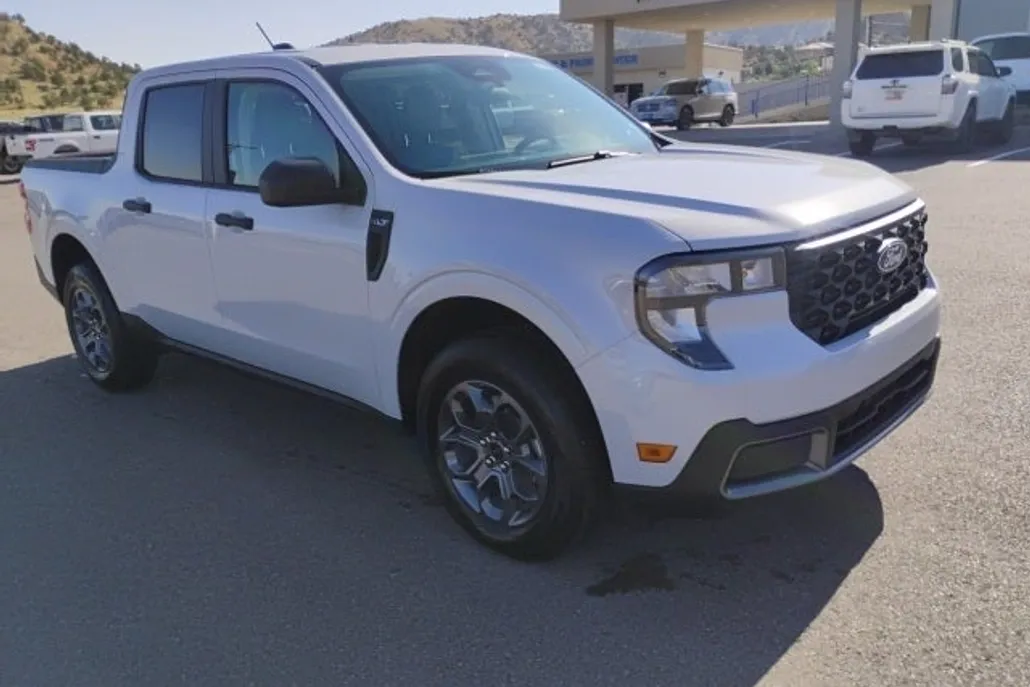 2025 Ford Maverick XLT photo 1