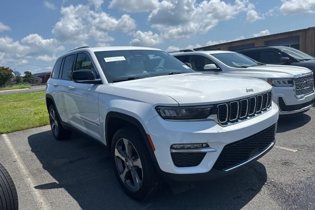 2023 Jeep Grand Cherokee Limited photo 1