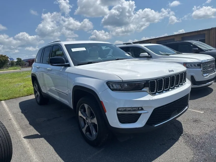 2023 Jeep Grand Cherokee Limited photo 1