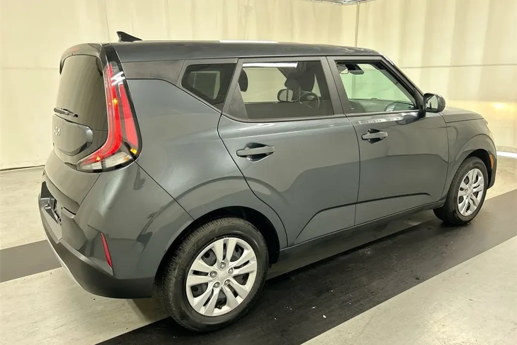 2023 Kia Soul LX photo 1