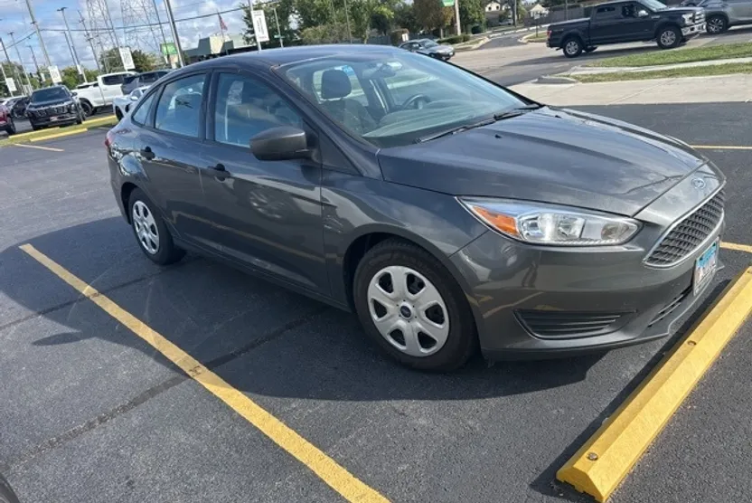 2018 Ford Focus S photo 1