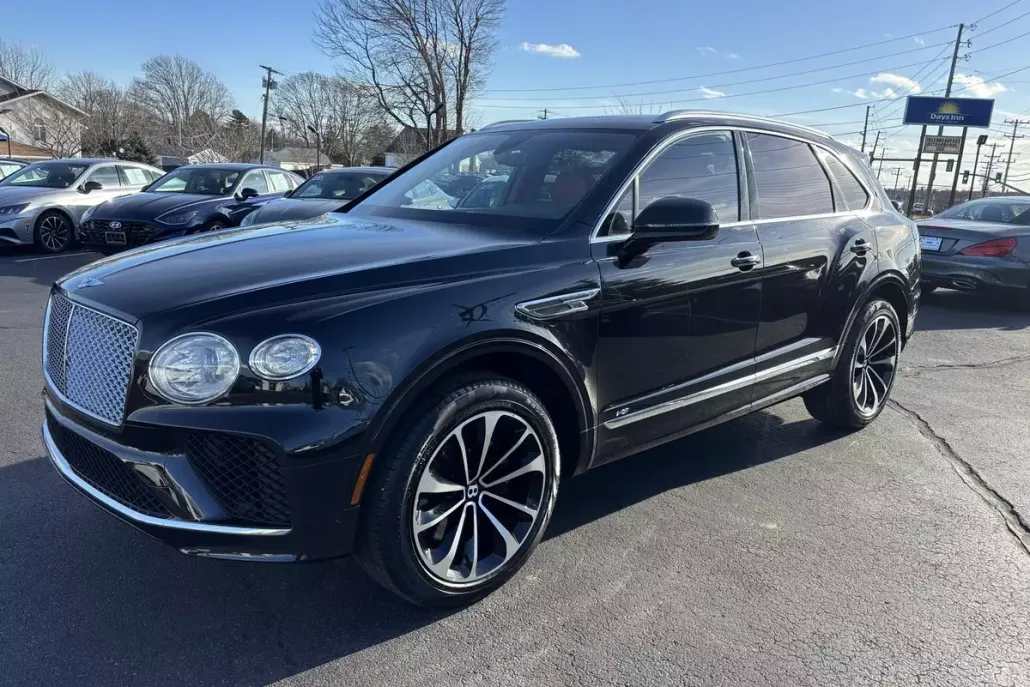 2022 Bentley Bentayga V8 photo 1
