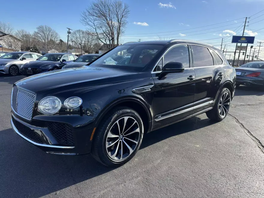 2022 Bentley Bentayga V8 photo 1