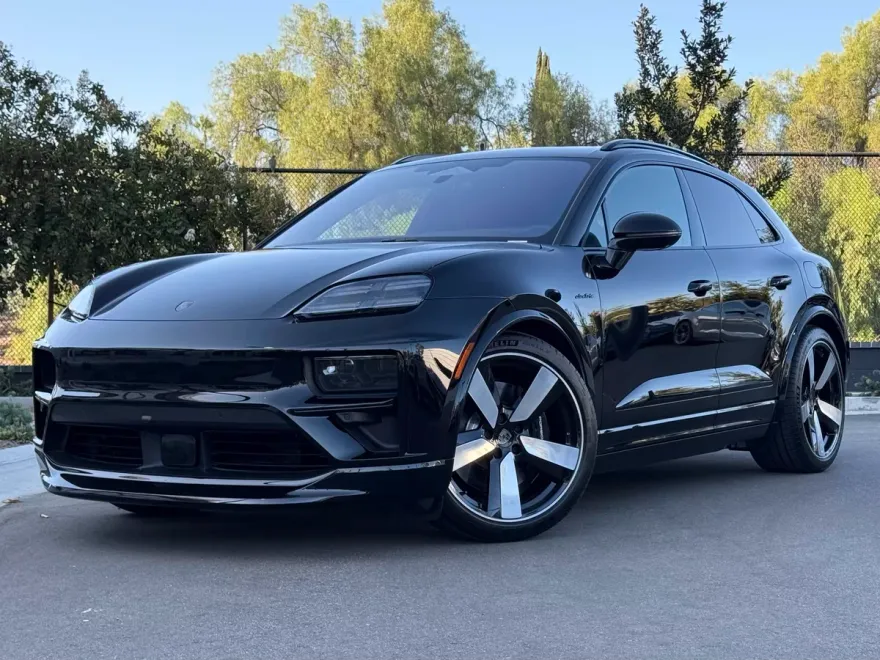 2025 Porsche Macan Turbo Electric photo 1