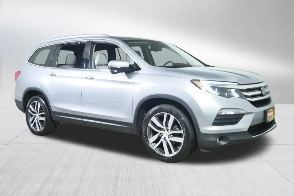 2016 Honda Pilot Touring photo 1