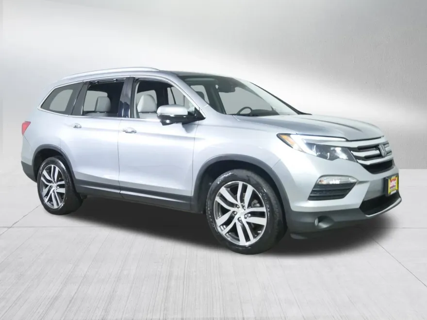 2016 Honda Pilot Touring photo 1