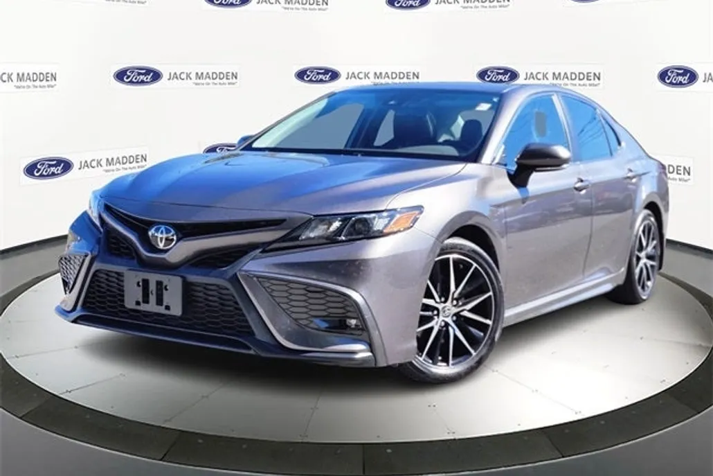 2022 Toyota Camry SE photo 1