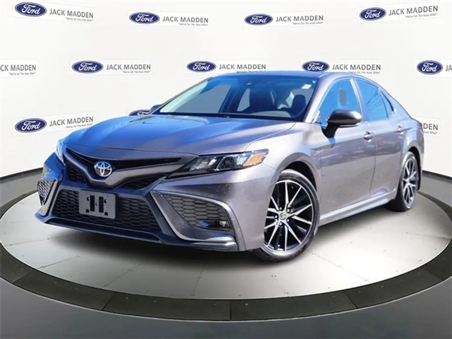 2022 Toyota Camry SE photo 1