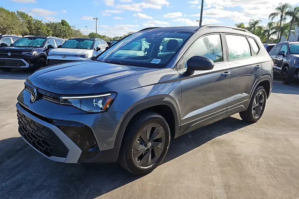 2025 Volkswagen Taos S photo 1