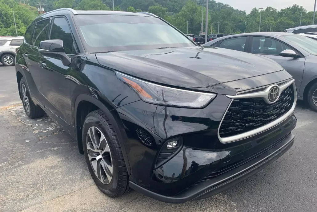 2022 Toyota Highlander XLE photo 1