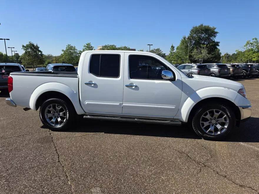 2019 Nissan Frontier SL photo 1