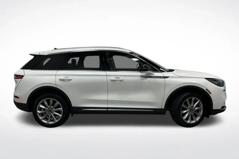 2022 Lincoln Corsair Standard photo 1