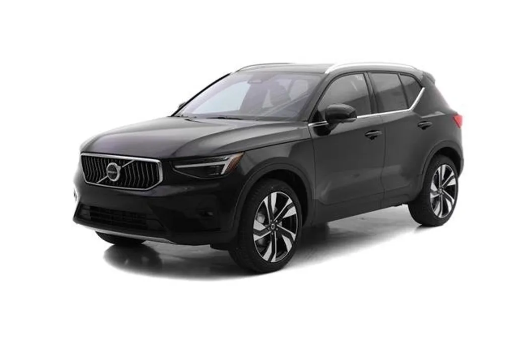 2025 Volvo XC40 AWD photo 1