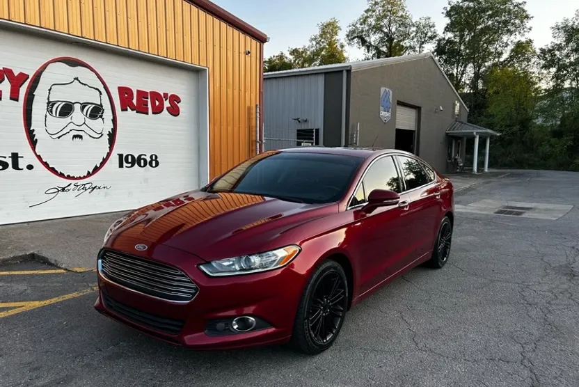 2016 Ford Fusion SE photo 1