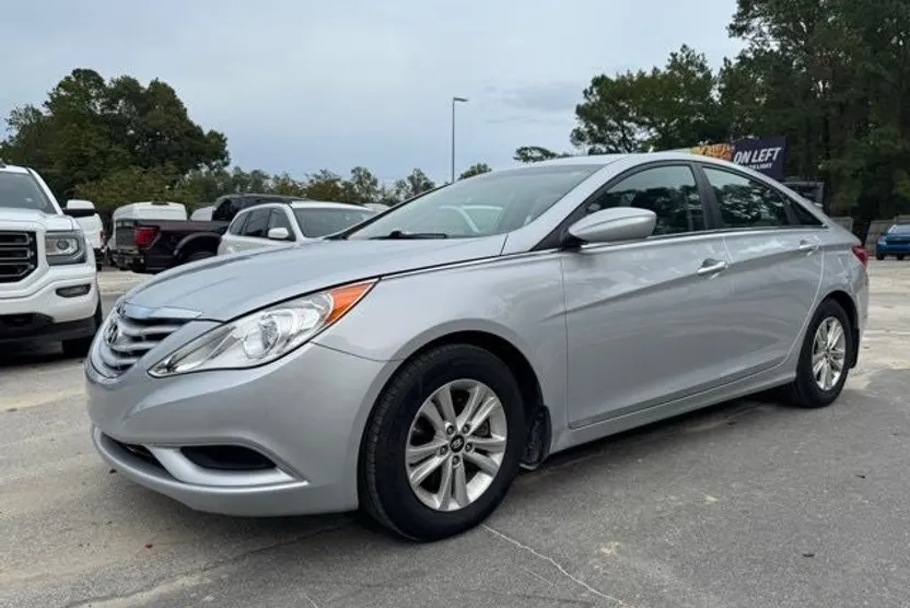 2011 Hyundai Sonata GLS photo 1