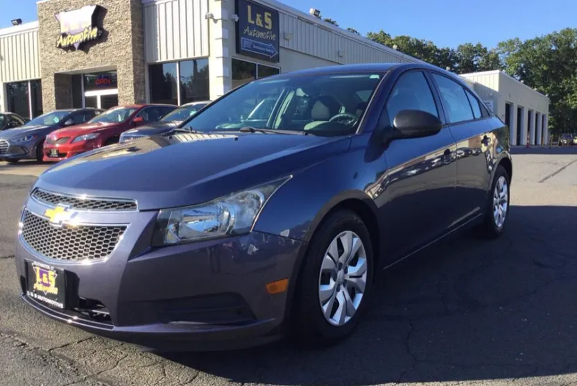 2014 Chevrolet Cruze LS photo 1