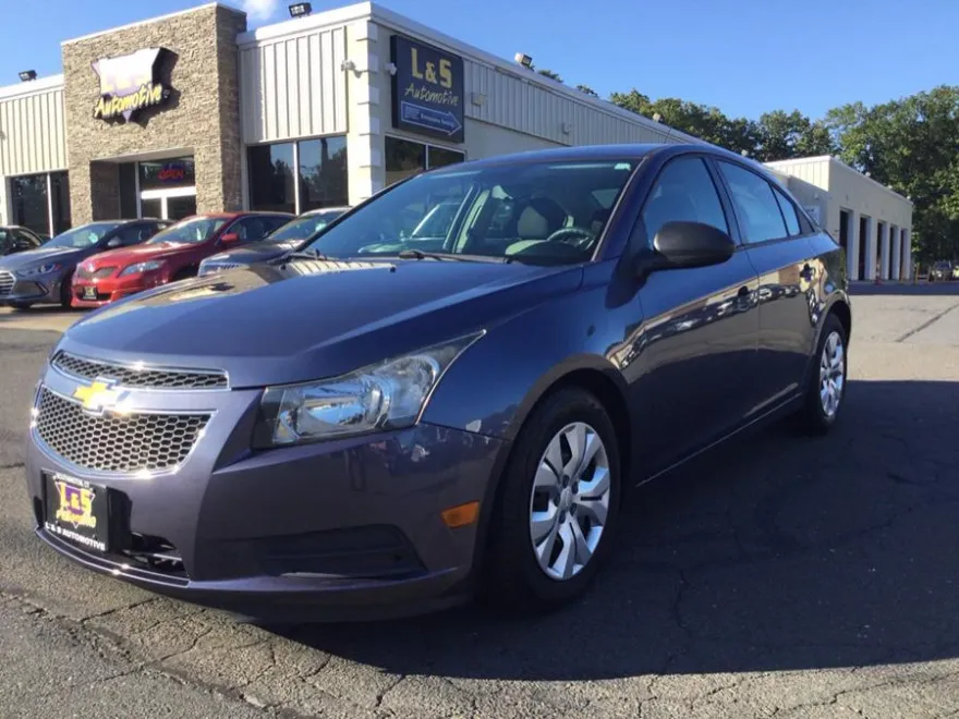 2014 Chevrolet Cruze LS photo 1
