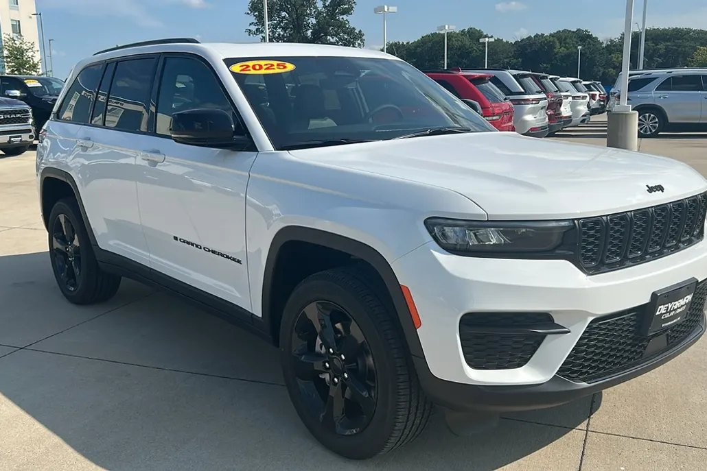 2025 Jeep Grand Cherokee Altitude X photo 1