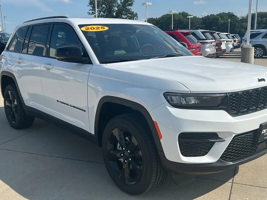 2025 Jeep Grand Cherokee Altitude X photo 1