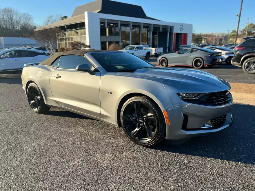 2023 Chevrolet Camaro 2LT photo 1