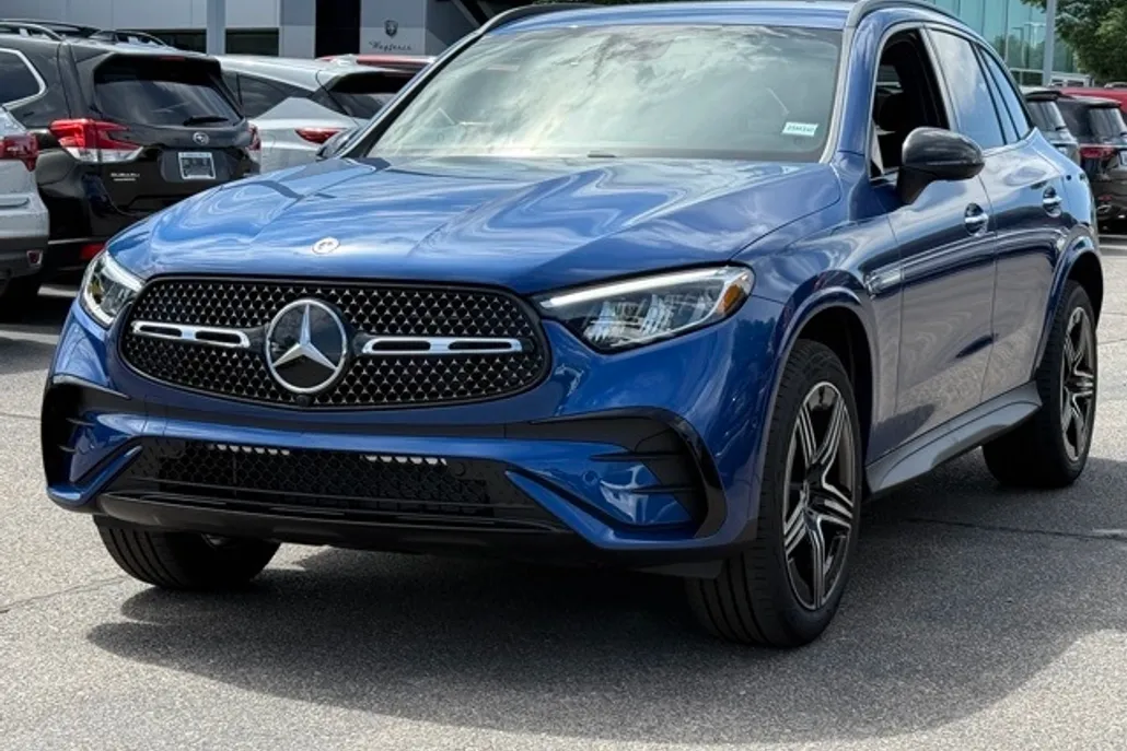 2025 Mercedes Benz GLC 300 photo 1