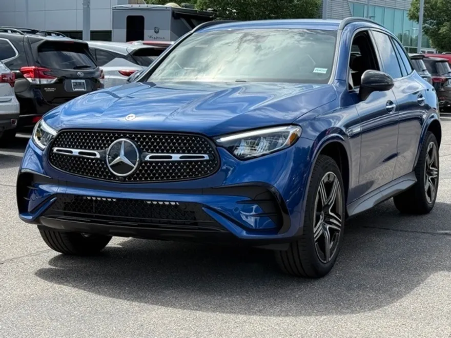 2025 Mercedes Benz GLC 300 photo 1