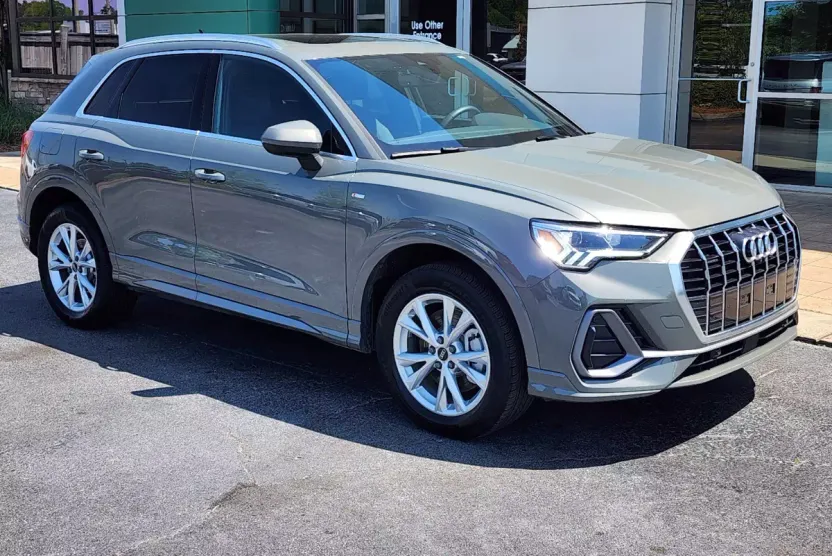 2024 Audi Q3 S line Premium Plus photo 1