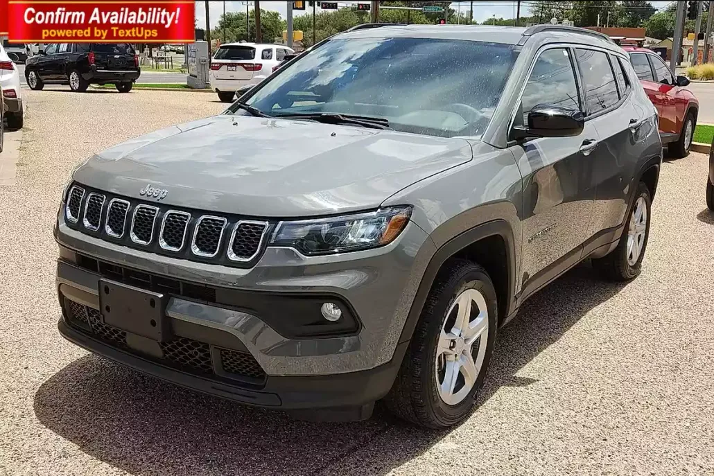 2024 Jeep Compass Latitude photo 1