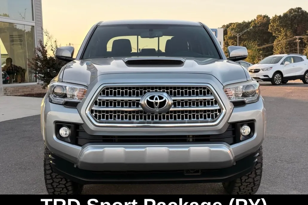 2017 Toyota Tacoma TRD Sport photo 1