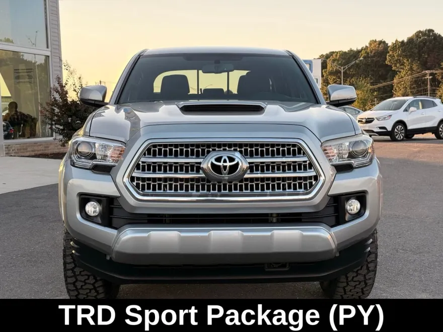 2017 Toyota Tacoma TRD Sport photo 1