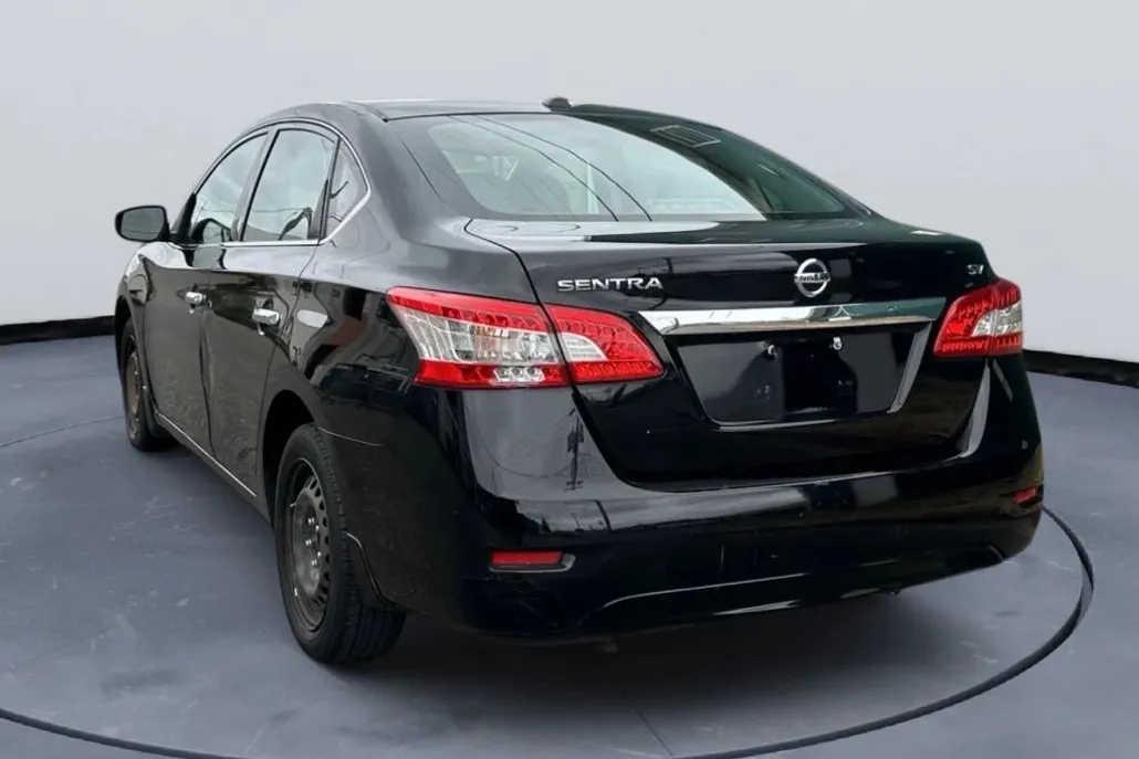 2015 Nissan Sentra SV photo 1