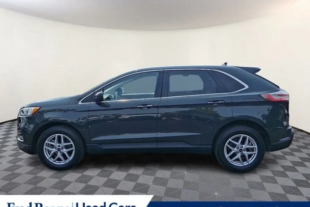 2022 Ford Edge SEL photo 1