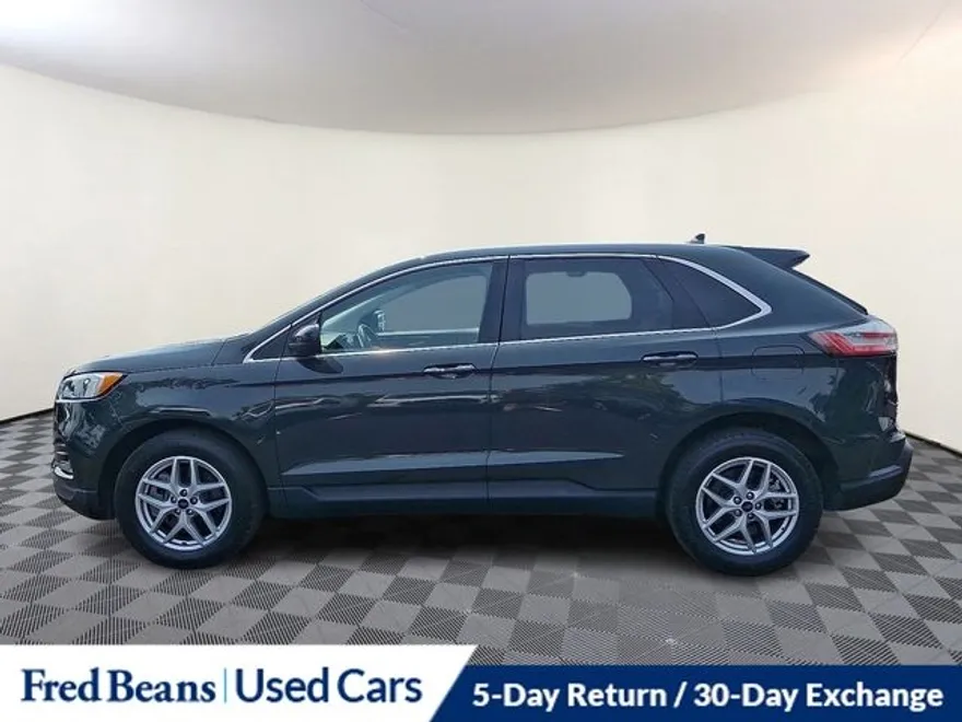 2022 Ford Edge SEL photo 1