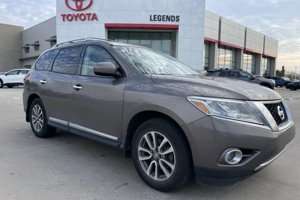 2014 Nissan Pathfinder SL photo 1