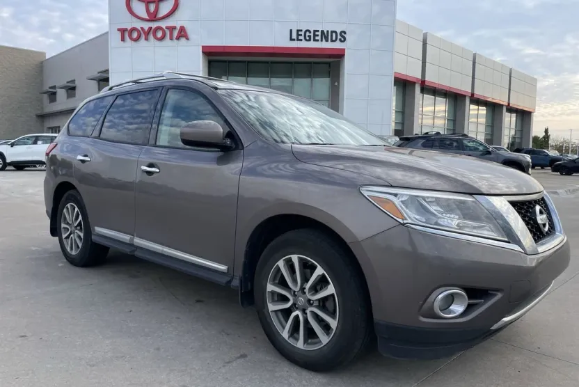 2014 Nissan Pathfinder SL photo 1