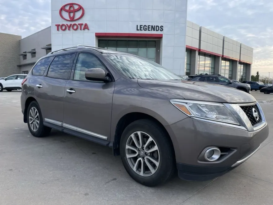2014 Nissan Pathfinder SL photo 1