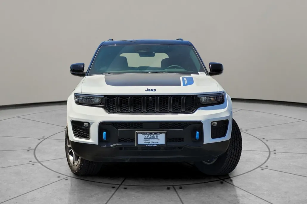 2024 Jeep Cherokee 4xe Trailhawk photo 1