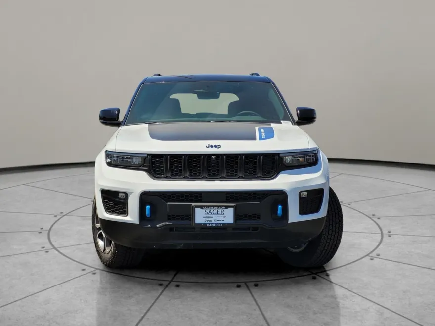 2024 Jeep Cherokee 4xe Trailhawk photo 1