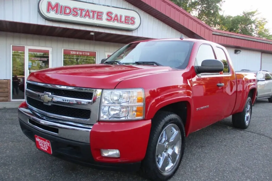 2011 Chevrolet Silverado 1500 LT photo 1