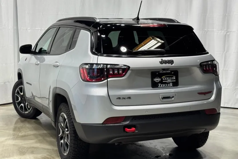 2024 Jeep Compass Trailhawk photo 1