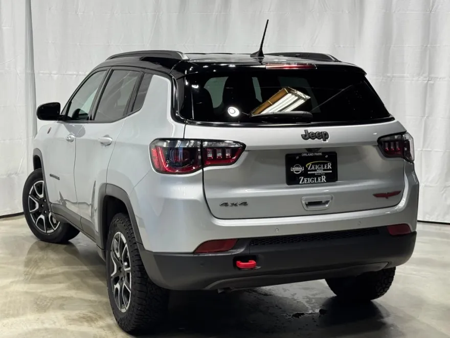 2024 Jeep Compass Trailhawk photo 1