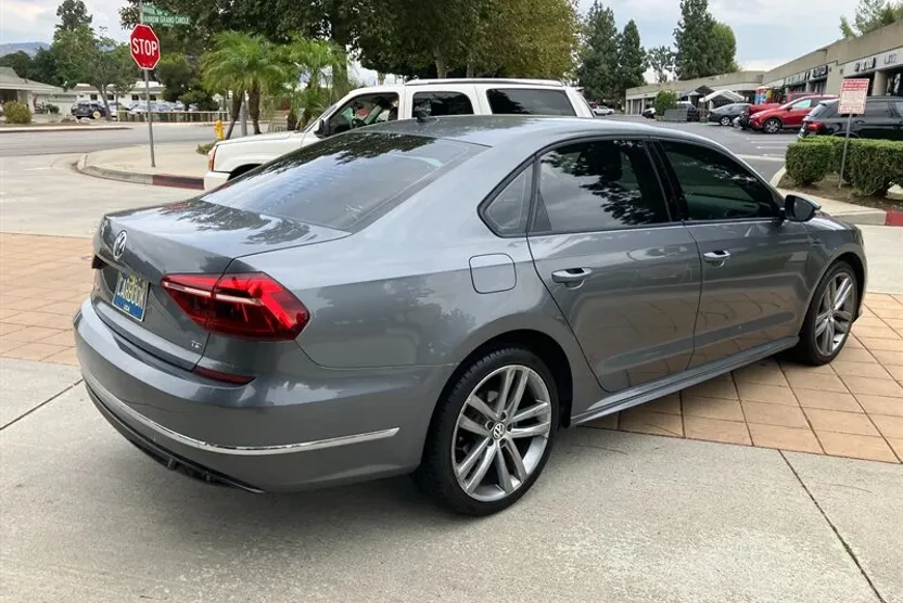 2018 Volkswagen Passat 2.0T S photo 1