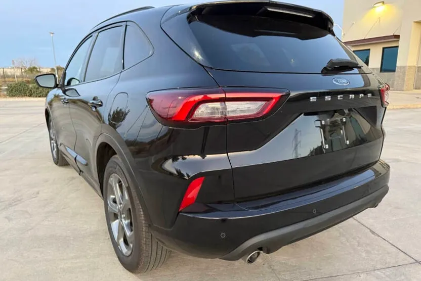 2023 Ford Escape ST-Line photo 1