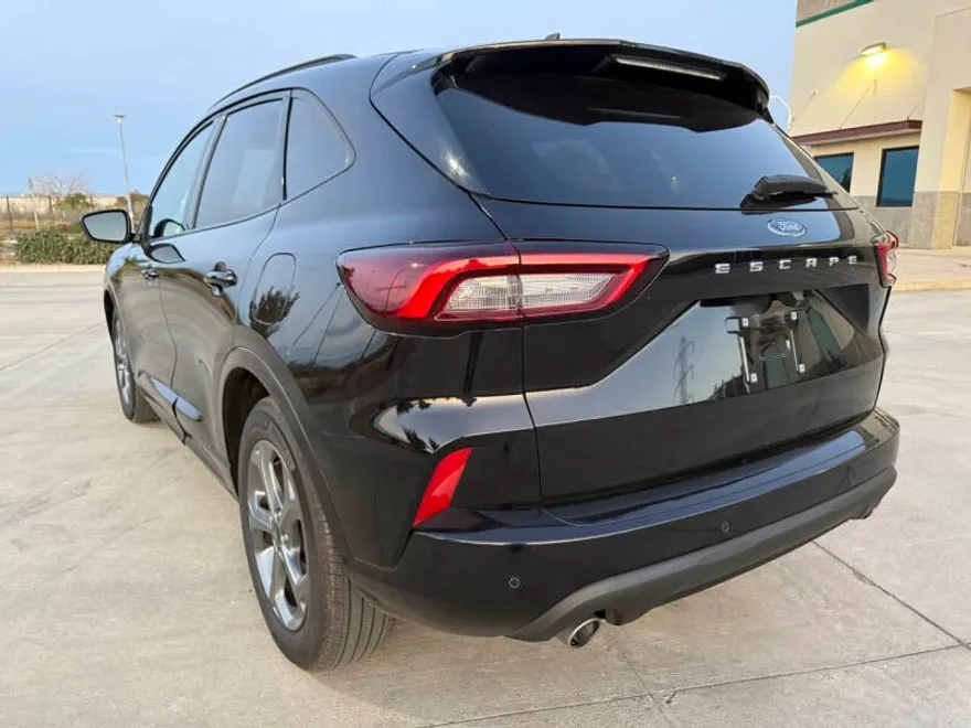 2023 Ford Escape ST-Line photo 1