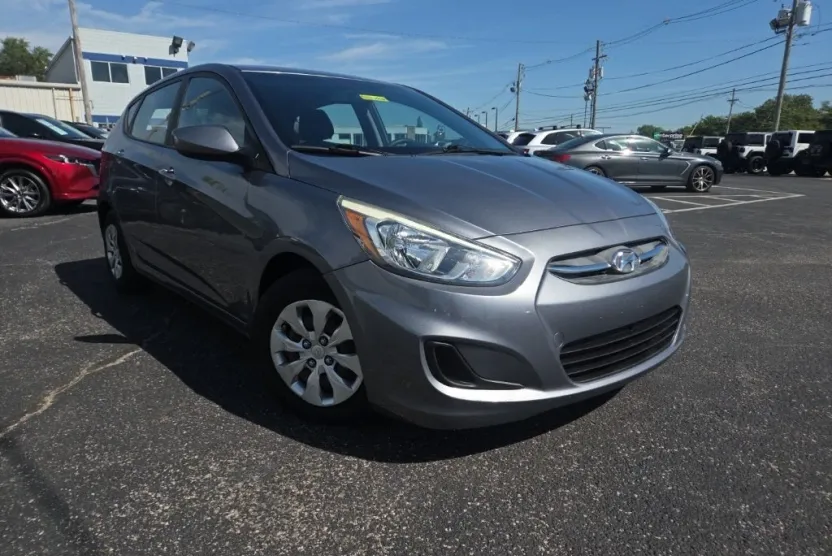 2016 Hyundai Accent SE photo 1