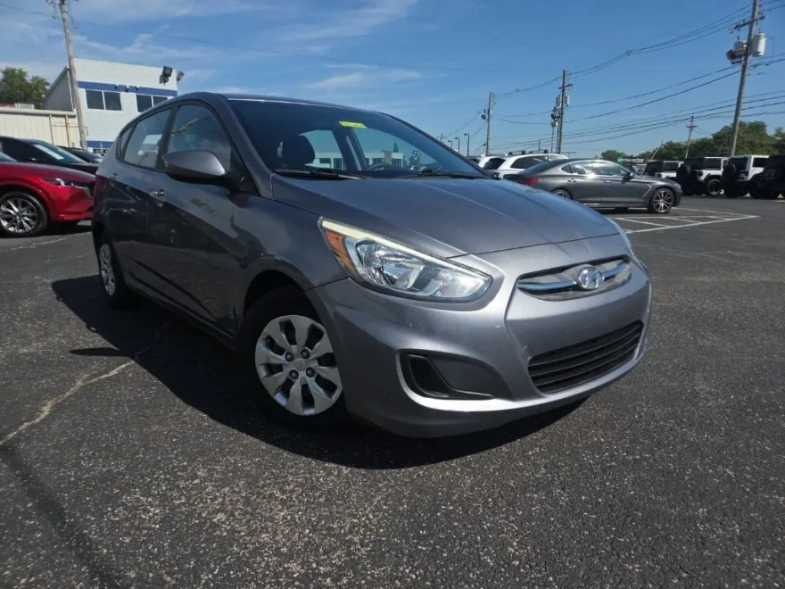 2016 Hyundai Accent SE photo 1