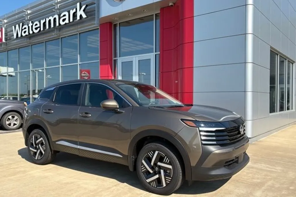2025 Nissan Kicks SV photo 1