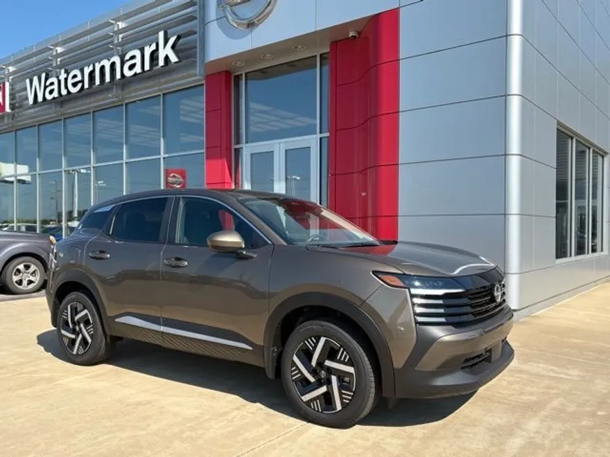 2025 Nissan Kicks SV photo 1