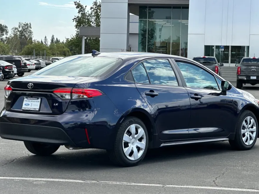 2024 Toyota Corolla LE photo 1