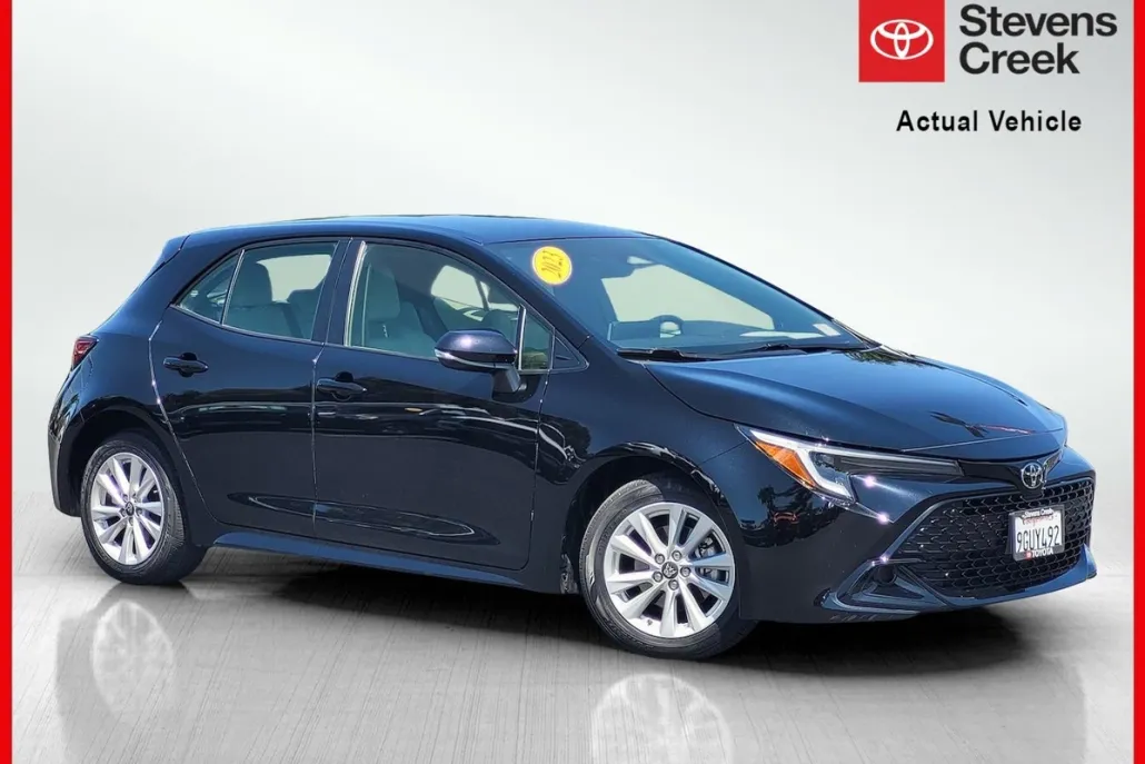 2023 Toyota Corolla SE photo 1